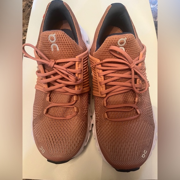 On Cloud Cloudtec Helion Women's W7 Swiss
Engineering Speedboard Running Shoe - Picture 1 of 9